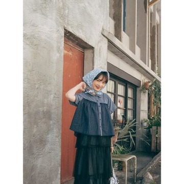 QUEENSHOP 2026秋冬新品女裝格紋荷葉拼接網紗娃娃領上衣01025865