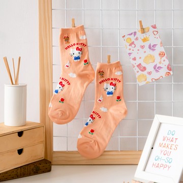 韓國滿版三麗鷗小圖中筒襪K1905-粉橘底Kitty玩偶