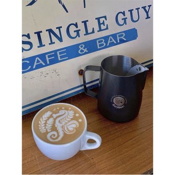 澳洲AmyBear Galaxy 680ml尖嘴拉花缸奶泡杯 壓紋對流組合圖 奶缸
