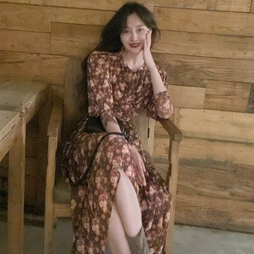 2022春夏新款復古小眾設計感收腰顯瘦高端輕熟風法式碎花連衣裙女