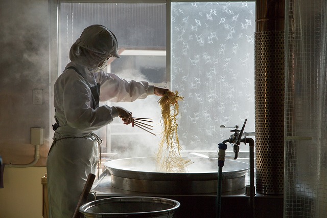 メディア紹介多数！大磯屋製麺所の熟成焼そば 30食(中太麺) 特製ソース3本付き H014-025