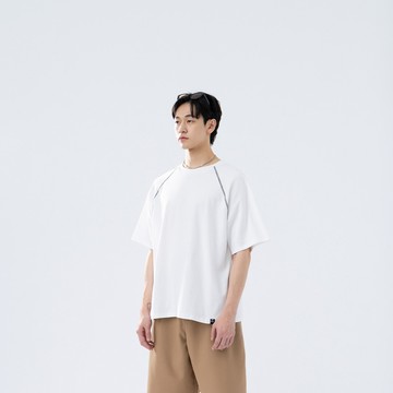 QUEENSHOP_S 男裝 短袖 男裝 配色車線織標設計短袖上衣-白M/L 現+預 【01190369】