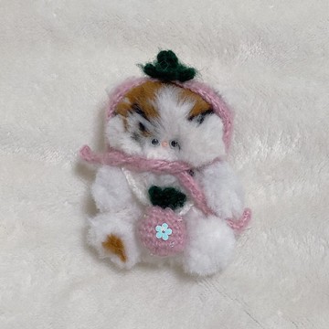 貓咪鑰匙圈鉤織玩偶：白巧克力（含 2 個包包）