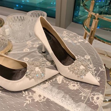 白色高跟鞋女春秋2025新款尖頭細跟氣質網紅法式水鉆裸色單鞋婚鞋