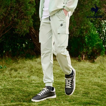 【LE COQ SPORTIF 法國公雞】男款胭脂藍色平織運動長褲LWV81672