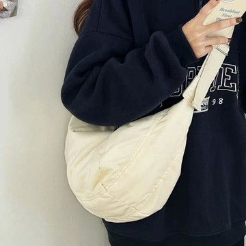 日系斜背包韓版小衆大容量新款休閒包女百搭單肩斜挎包簡約設計包包通勤餃子半月包 側背包 牛角包 郵差包 月牙包 女生包包