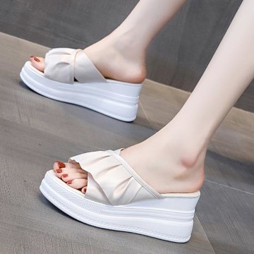 沙灘涼鞋女2025夏季新款透氣鏤空軟底運動涼鞋百搭厚底增高女鞋子