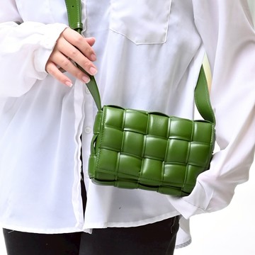 BOTTEGA VENETA 717506 Padded Cassette 小號斜背枕頭包.綠