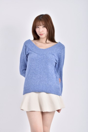 (M) 寬領藍色毛衣