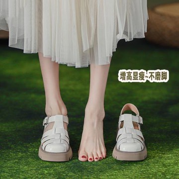 真皮夏季包頭平底羅馬涼鞋女2025新款松糕厚底百搭復古編織豬籠鞋