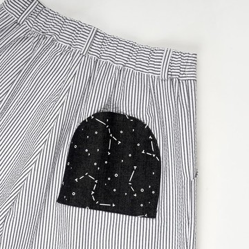 窗外星空條紋打褶短褲