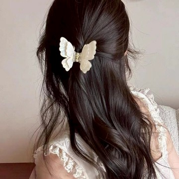 【Fee隔日到貨3色】炫彩珠光光澤感立體蝴蝶鯊魚夾🔥盤髮抓夾 髮夾 半圓形髮夾 抓夾 小髮夾 盤髮 小嘴夾 夾子