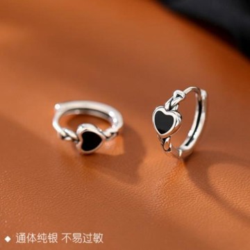一念 925銀黑色愛心耳圈女2025年新款潮小眾設計高級感耳飾品代發