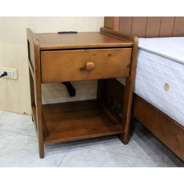 【歐風別館】比特胡桃色全實木床頭櫃【可充電】【桃園免運費】