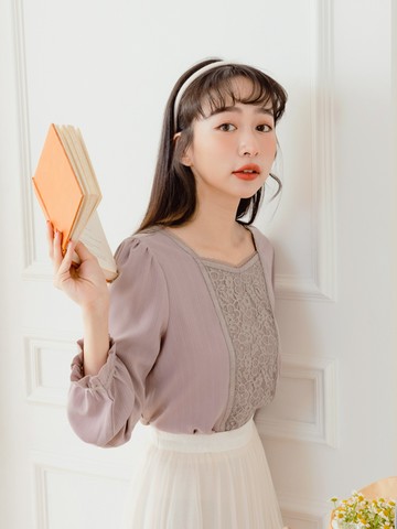 小V臉．桃心領蕾絲拼接荷葉袖上衣