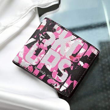 MICHAEL KORS COOPER 美式洗舊字樣八卡對開短夾.黑/桃