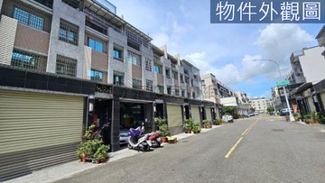 五甲商圈︱草衙道捷運•輕屋齡車庫透天｜高雄市前鎮區明鳳十八街