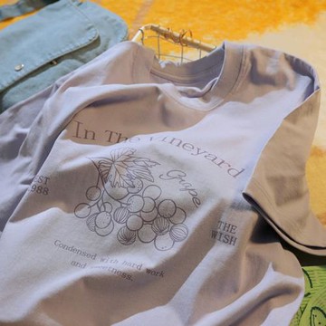 Upch 是凝結著辛勤與甜蜜的啊。復古日系芋紫上衣寬松情侶短袖t恤