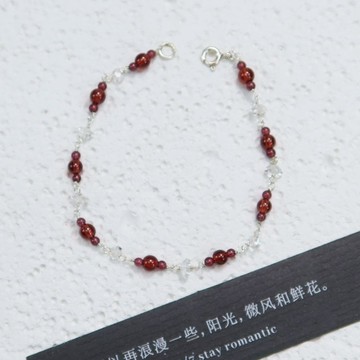 【手工客製銀飾】緋紅守護 x 紅石榴石 × 隨形閃靈鑽 純銀手鍊