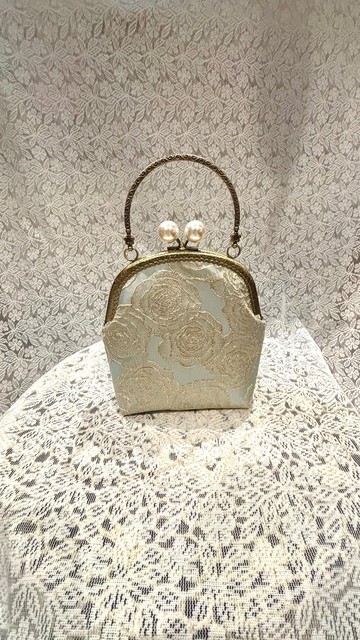 MBC 人手製 16cm圓形口金 手提 珍珠 玫瑰花 淺牛油果綠色