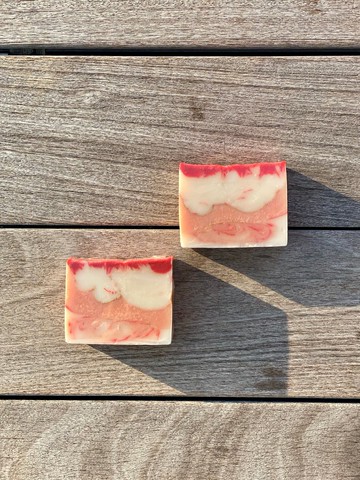 【手工皂】山茶玫瑰潤膚皂 - 強效鎖水滋養・乾性肌適用