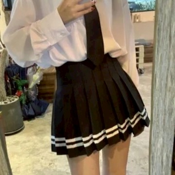 La Belleza減齡百搭下擺條紋滾邊後鬆緊腰百摺短裙西裝短裙(有內襯短褲)