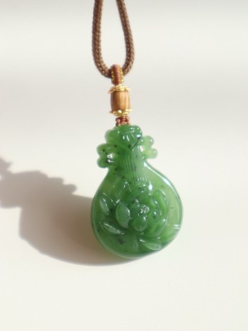 天然和田玉碧玉琵琶吊墜 如意琵琶 俄料碧玉 料菠菜綠 脂份細膩