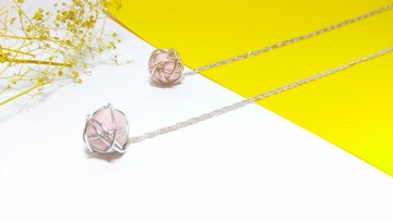 被禁錮的心項鍊 羊毛氈 金屬 櫻色