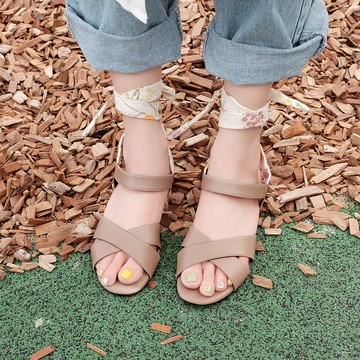 任意雙層綁帶! 寫一首歌交叉涼鞋 裸×碎花繫帶 -小春日和