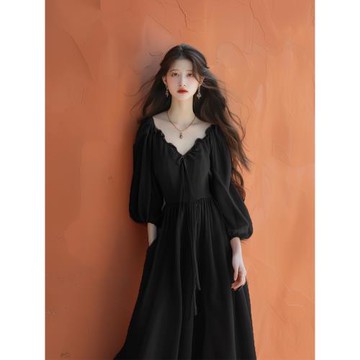 黑色V領連衣裙女2025年春秋新款法式赫本風長袖收腰a字高級感裙子