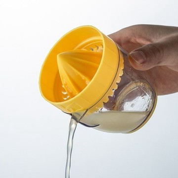 【新榨飲一體手動榨汁機】 橙子檸檬擠壓果汁榨汁器 易洗家用水果壓汁器 ✨台灣出貨 一體式設計 輕鬆擠壓 易清洗