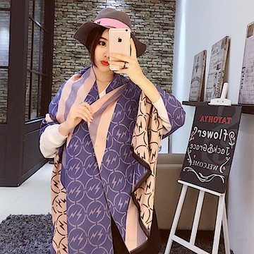 梨花HaNA 仿羊絨閃電雙色撞層圍巾披肩