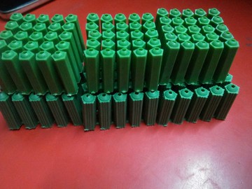 新料綠色緊固膨脹8mm鉆孔強度螺絲國標膠塞6mm塑料管套膠粒