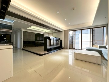 ry｜專任｜西屯區｜總太如來｜四房雙車位｜台中市西屯區玉門路