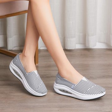 咪呢咔春夏搖搖鞋女厚底帆布鞋坡跟軟底一腳蹬懶人鞋布鞋女鞋單鞋