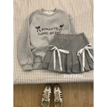 【 𝑭𝒍𝒐𝒘𝒆𝒓𝒔𝒆𝒂】韓系 少女感 刺繡字母大學T 蝴蝶結百褶半身裙 顯瘦 高腰短裙 兩件套 套裝女
