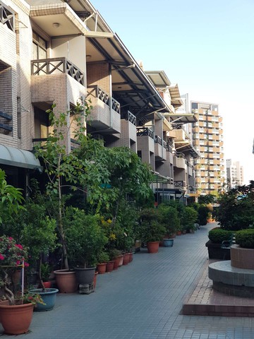 仁武濱湖稀有釋出社區透天｜高雄市仁武區八德南路