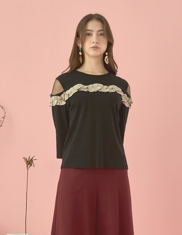 ★【喜芝梅】浪漫地帶 時尚透視袖褶皺織帶拼接荷葉邊上衣(黑色；M-2L) 225740901