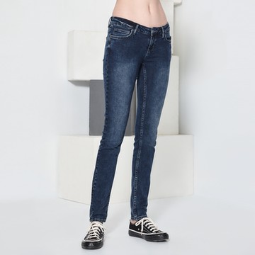Lee 女款 402 超低腰修身窄管牛仔褲 藍洗水