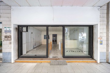 臨近好市多｜近捷運輕軌｜6米寬三樓金店面｜高雄市前鎮區正勤路