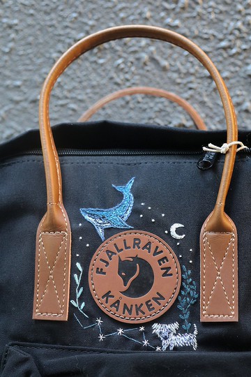 藍鯨與小白狗主題 黑色kanken包-手工刺繡設計客製