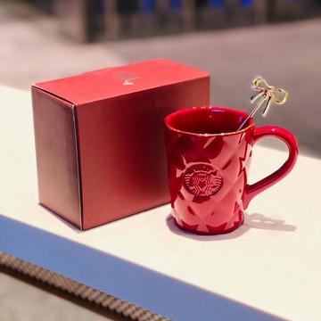 星巴克杯子2026新年禮物暖意融融系列酒紅菱格紋馬克杯子配金色蝴蝶結攪拌棒