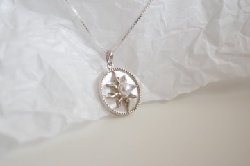 【守護】太陽圖騰 天然白蝶貝母 淡水珍珠 全925純銀頸鍊 (銀/金)