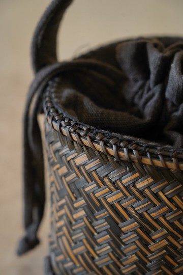 年輪//手工竹編植染布藝//束口水桶提包-黑色