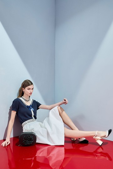 亮白色降落傘裙