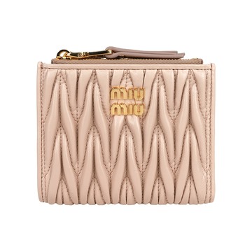 MIU MIU 金字納帕軟皮拉鍊零錢袋釦式二折短夾(粉色) 5ML024 2FPP F0236