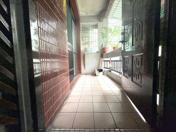 育英護校~公寓三樓 陽台進出｜高雄市三民區大利街