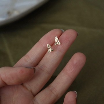 Sweet Air Y0429 小巧鏤空蝴蝶純銀耳針 通體純銀 S925純銀鍍14K金 展翅蝴蝶純銀耳環