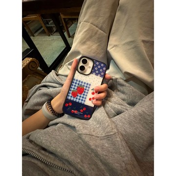 ✨可愛手機殼✨格紋草莓櫻桃適用iPhone17pro蘋果16手機殼15promax/14/13/12/11