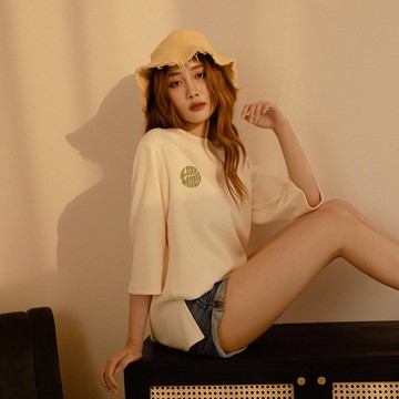 OB嚴選 空氣棉字母印花開衩七分袖寬版上衣 《AB17801》現貨/女裝/時髦